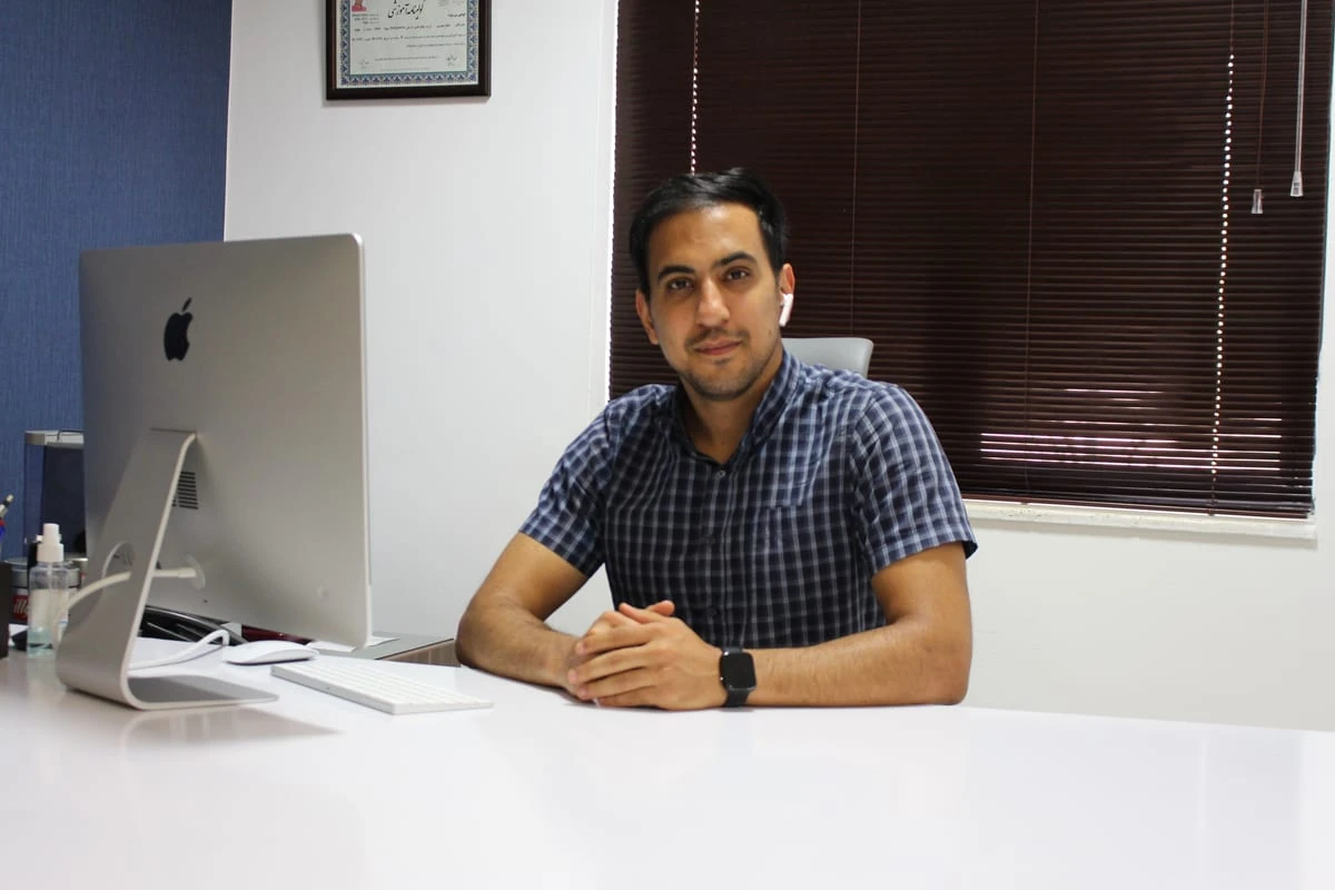 پرتره محمد امین بزرگانی - توسعهدهنده فولاستک جاوااسکریپت و متخصص SEO فنی